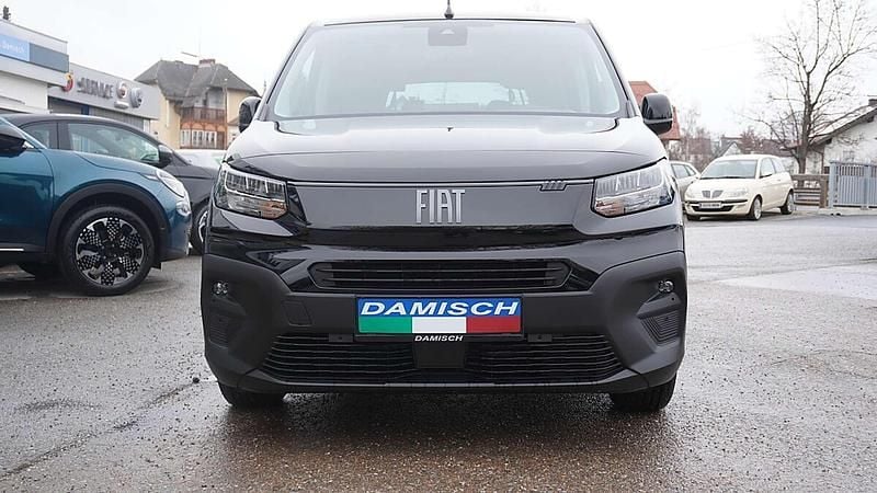 Neu Fiat Doblò 131 PS (96 kW) 2025 Schwarz Van / Kleinbus