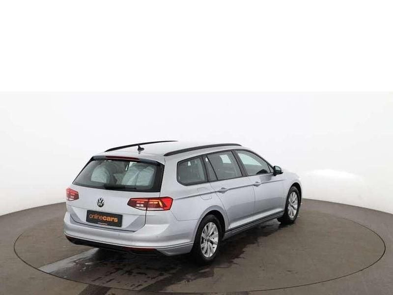 Gebraucht VW Passat R 150 PS (110 kW) 2022 Silber Kombi