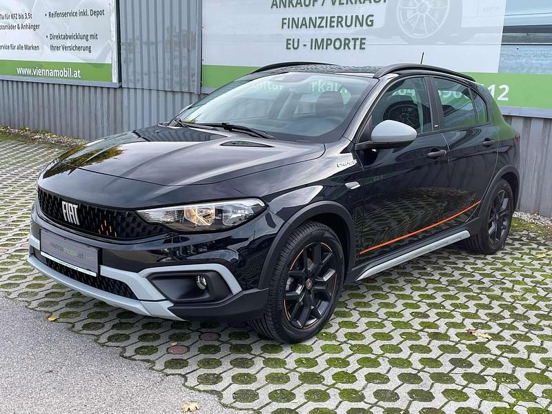 Gebraucht Fiat Tipo Garmin 131 PS (96 kW) 2023 Schwarz Kleinwagen