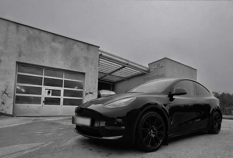 Gebraucht 2022 Tesla Model Y Performance SUV | € 40.900 (Teuer) - Bild 1/4