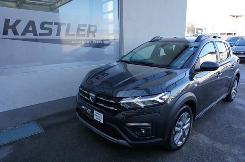 Grau Gebraucht 2023 Dacia Sandero Comfort Limousine | € 13.290 (Guter Preis) - Bild 1/4
