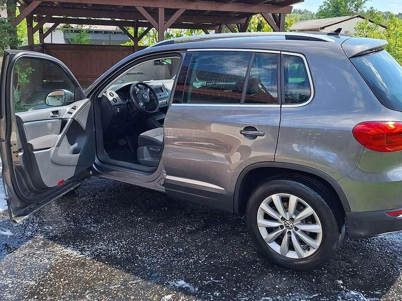 Grau Gebraucht 2011 VW Tiguan SUV | € 10.500 (Fairer Preis) - Bild 1/4