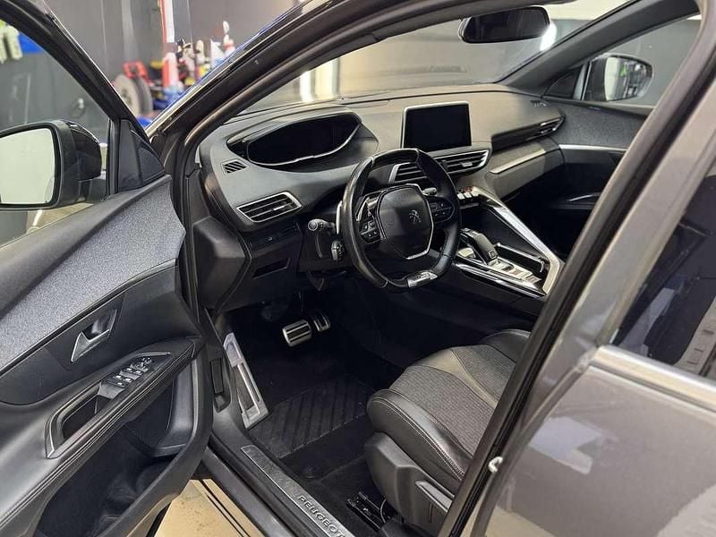 Gebraucht Peugeot 5008 Active 120 PS (88 kW) 2017 Grau SUV