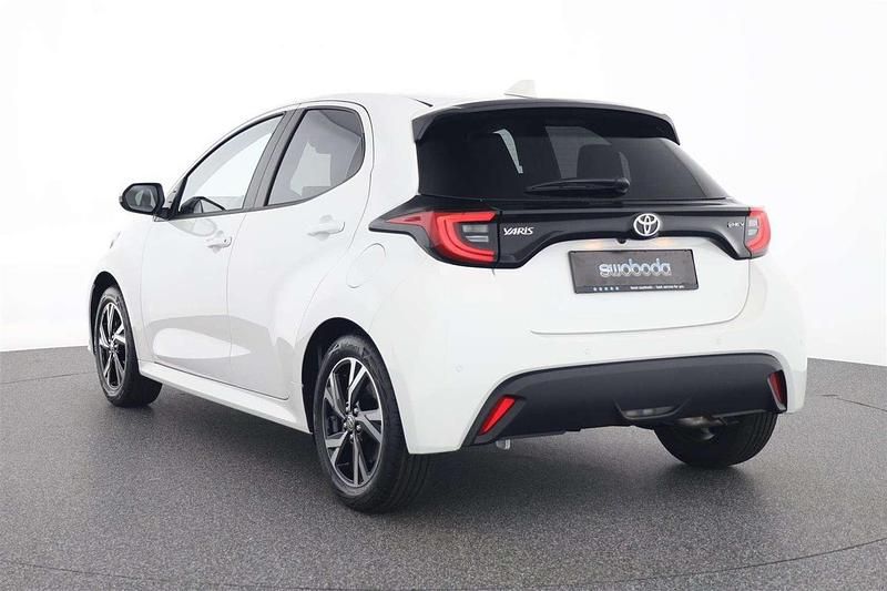 Gebraucht Toyota Yaris Hybrid Active 116 PS (85 kW) 2025 Pure white  weiß Limousine