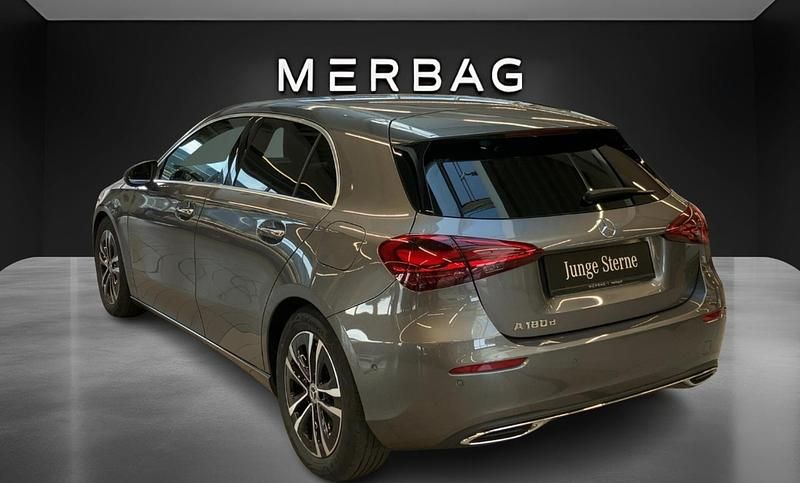 Gebraucht Mercedes A180 Advanced Plus 116 PS (85 kW) 2024 Mountaingrau metallic Limousine