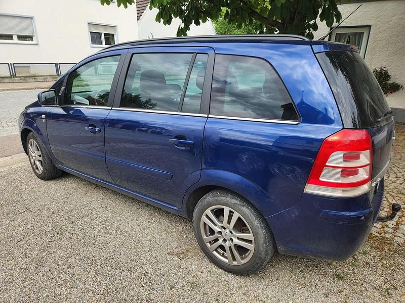 Blau Gebraucht 2010 Opel Zafira Van / Kleinbus | € 2.800 (Guter Preis) - Bild 1/1