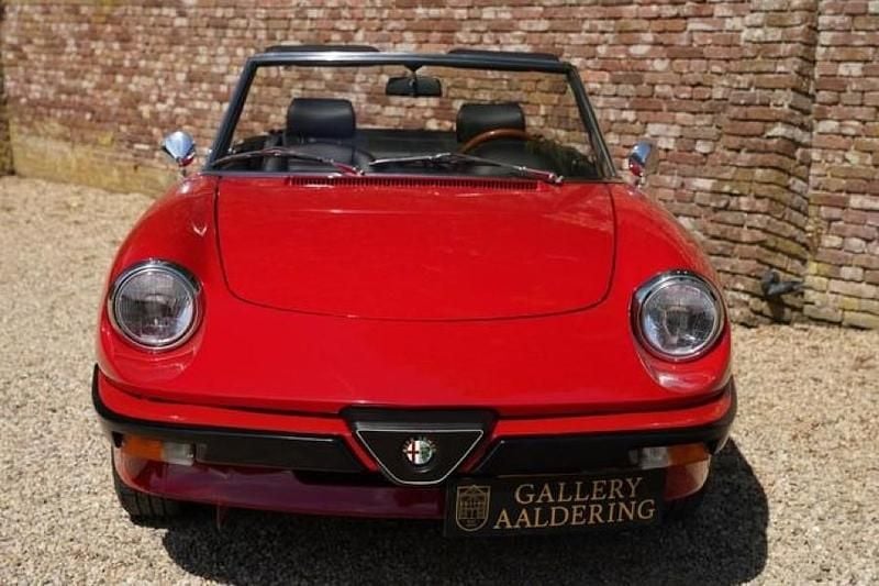 Gebraucht Alfa Romeo Spider 126 PS (92 kW) 1990 Rot Cabrio