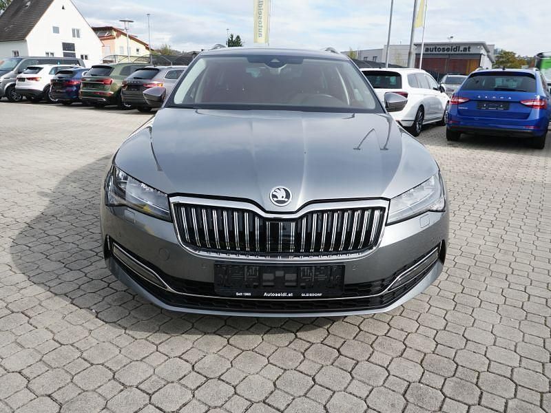 Gebraucht Skoda Superb Style 150 PS (110 kW) 2022 Grau Kombi