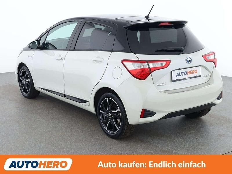 Gebraucht Toyota Yaris Hybrid Style 101 PS (74 kW) 2017 Weiß Kleinwagen