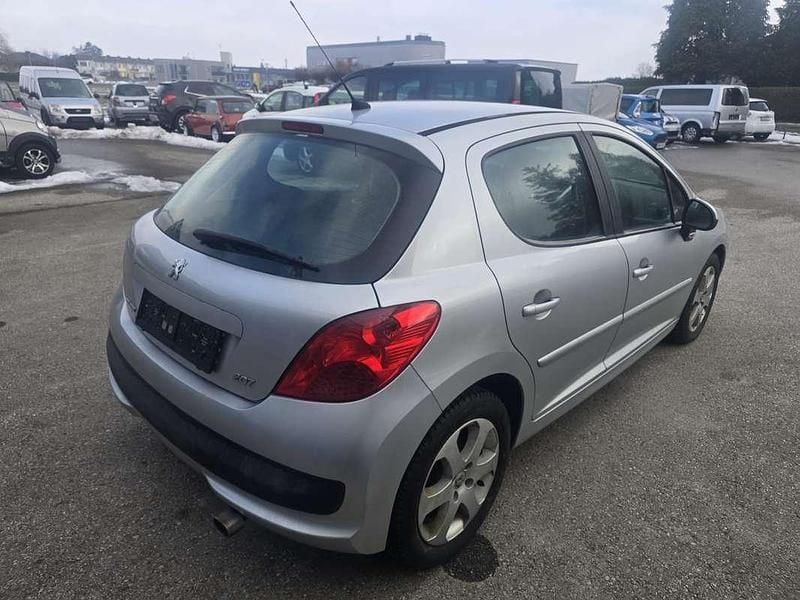 Gebraucht Peugeot 207 120 PS (88 kW) 2009 Silber Limousine