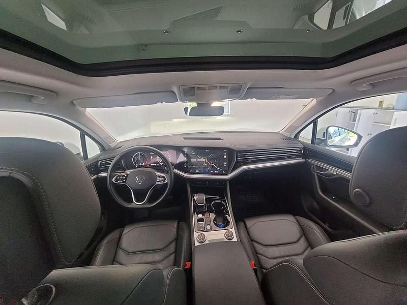 Gebraucht VW Touareg Elegance 381 PS (280 kW) 2023 Weiss  metallicperleffekt SUV