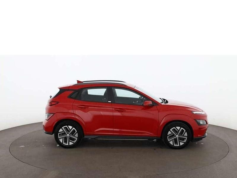 Gebraucht Hyundai Kona Select 100 kW (136 PS) 2021 Rot SUV