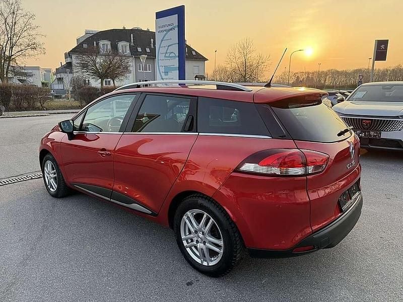Gebraucht Renault Clio GrandTour 90 PS (66 kW) 2015 Rot Kombi