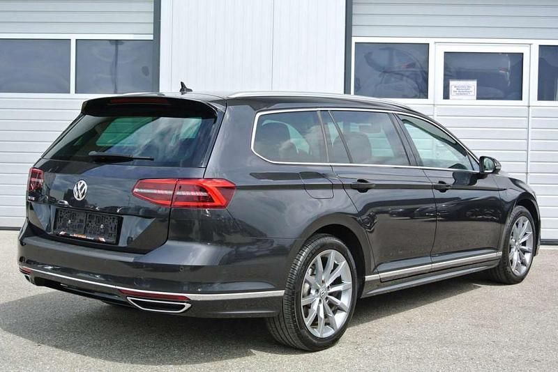 Gebraucht VW Passat Highline 150 PS (110 kW) 2019 Grau Kombi
