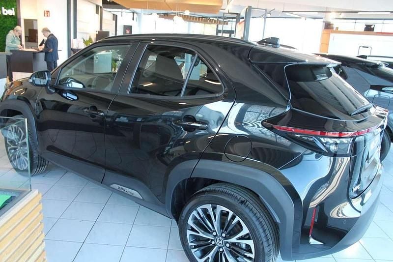 Neu Toyota Yaris Cross Elegant 92 PS (67 kW) 2025 Schwarz SUV