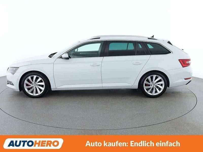 Gebraucht Skoda Superb Style 150 PS (110 kW) 2016 Weiß Kombi