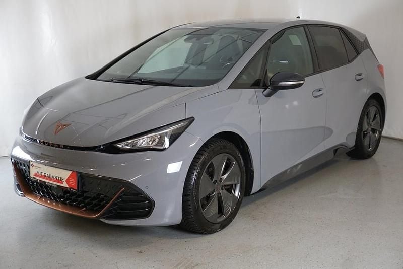 Mittelgrau normal Gebraucht 2022 Cupra Born Kleinwagen | € 22.750 (Fairer Preis) - Bild 1/4