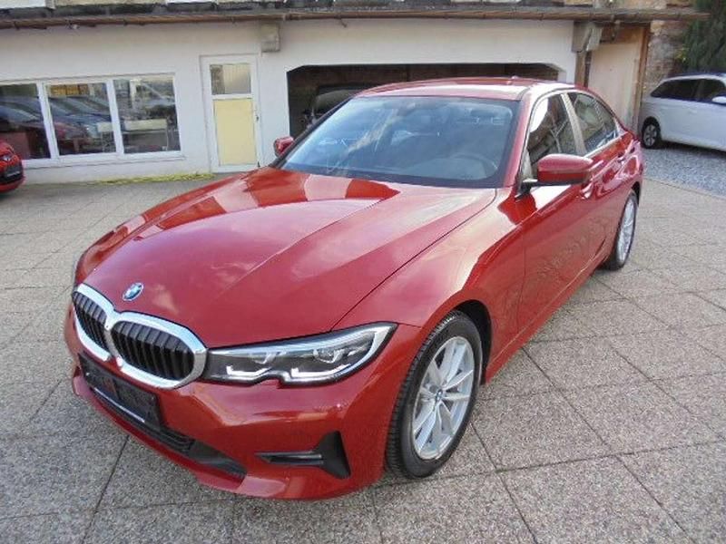 Gebraucht BMW 320 190 PS (139 kW) 2019 Rot Limousine