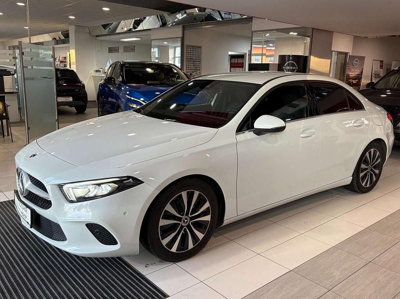 Weiß Gebraucht 2020 Mercedes A180 Limousine | € 22.490 (Fairer Preis) - Bild 1/4