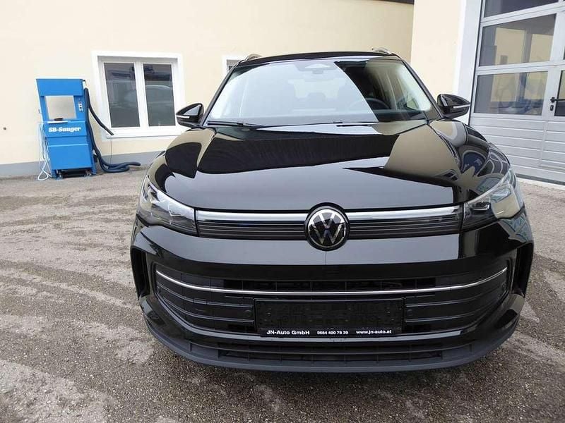 Gebraucht VW Tiguan Life 150 PS (110 kW) 2025 Schwarz SUV