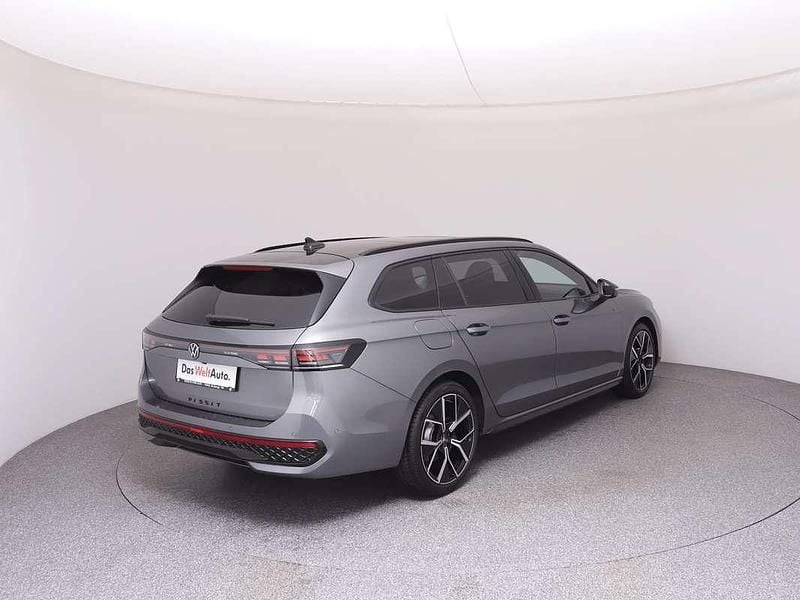Neu VW Passat Sport 150 PS (110 kW) 2025 Grau Kombi