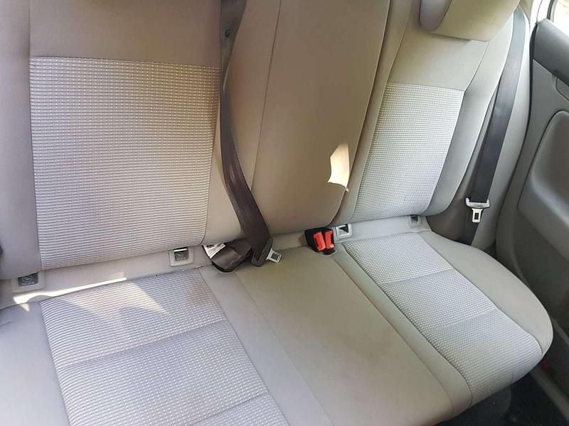 Weiß Gebraucht 2008 VW Jetta Trendline Limousine | € 4.200 - Bild 1/4