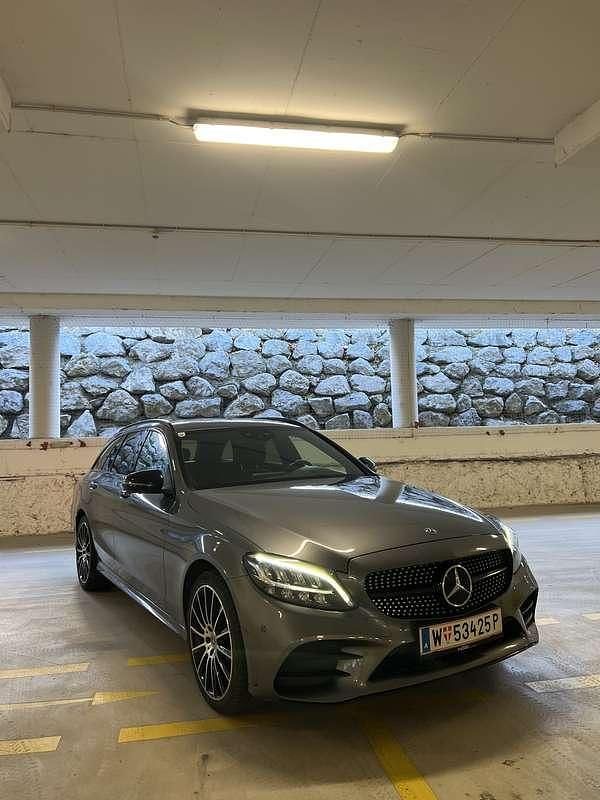 Grau Gebraucht 2019 Mercedes C200 AMG line Kombi | € 25.000 (Fairer Preis) - Bild 1/4