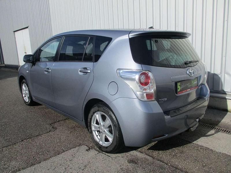 Gebraucht Toyota Verso Comfort 147 PS (108 kW) 2011 Blau Van / Kleinbus