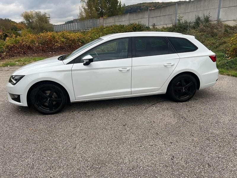 Weiß Gebraucht 2016 Seat Leon ST FR Kombi | € 8.500 (Guter Preis) - Bild 1/4