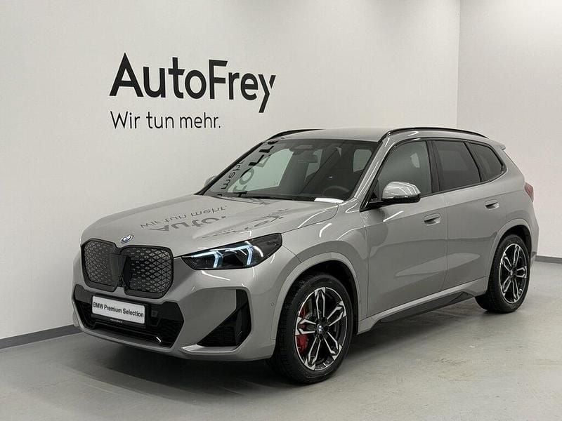 Gebraucht BMW iX1 Shadowline 225 kW (306 PS) 2026 Spacesilber SUV