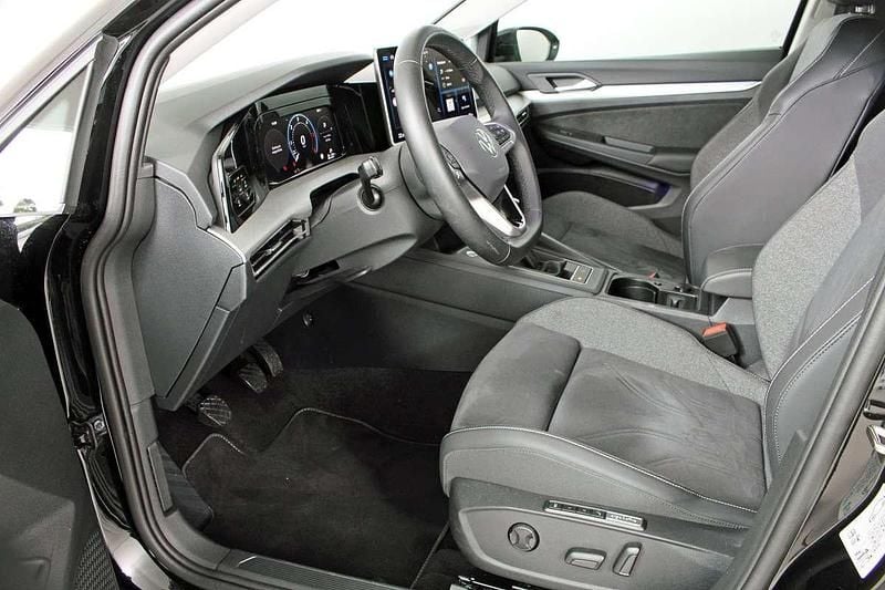 Gebraucht VW Golf VIII Business 116 PS (85 kW) 2025 Schwarz Kombi