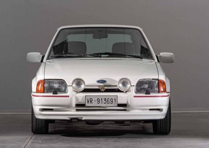 Gebraucht Ford Escort 102 PS (75 kW) 1990 Weiß Limousine