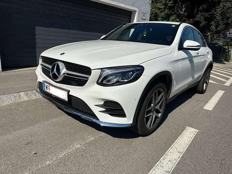 Gebraucht Mercedes GLC250 211 PS (155 kW) 2019 Weiß Coupé