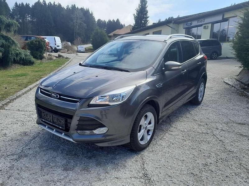 Grau Gebraucht 2015 Ford Kuga Titanium SUV | € 12.990 (Etwas zu teuer) - Bild 1/4