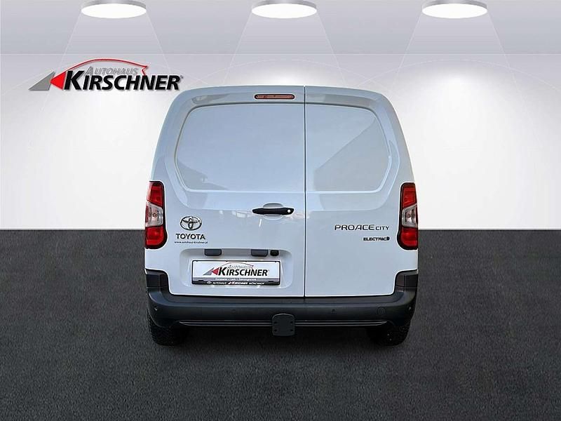 Gebraucht Toyota Proace City 100 kW (136 PS) 2022 Weiß Van / Kleinbus
