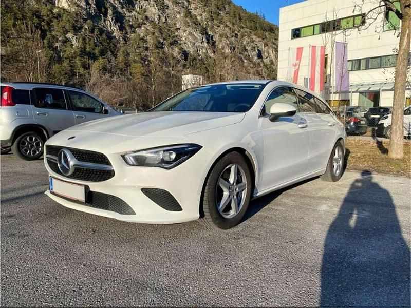 Weiß Gebraucht 2022 Mercedes CLA180 Shooting Brake Kombi | € 15.000 - Bild 1/4