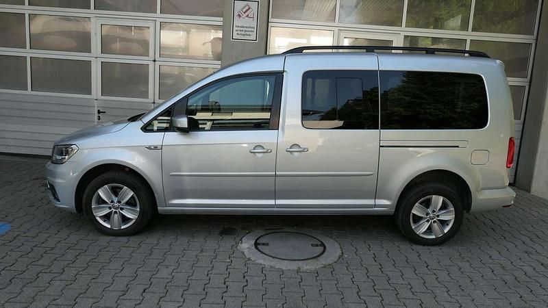 Gebraucht VW Caddy Maxi Comfortline 122 PS (89 kW) 2015 Silber  metallic Van / Kleinbus