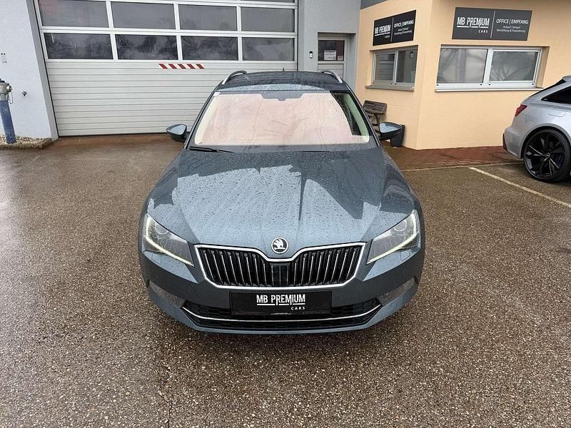 Gebraucht Skoda Superb Style 150 PS (110 kW) 2016 Grau Kombi