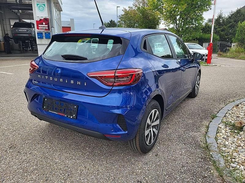 Neu Mitsubishi Colt Invite 91 PS (66 kW) 2025 Blau Kleinwagen