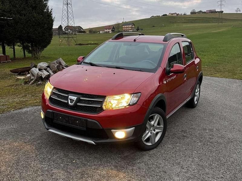 Rot Gebraucht 2015 Dacia Sandero Stepway SUV | € 6.990 (Fairer Preis) - Bild 1/4