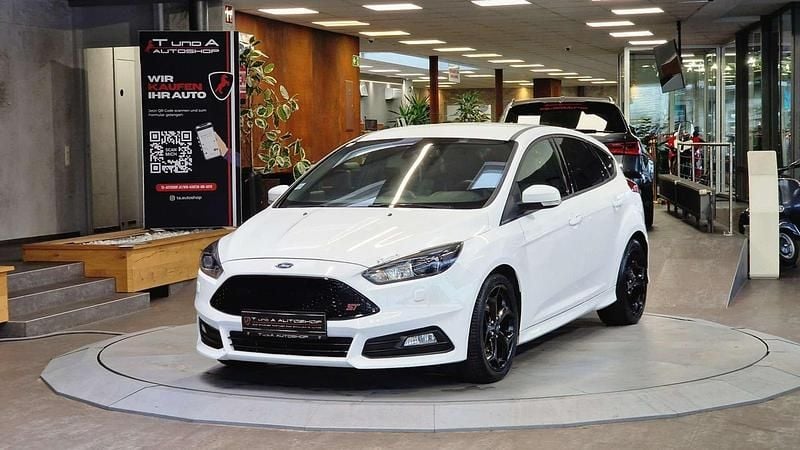 Gebraucht Ford Focus ST 185 PS (136 kW) 2017 Weiß Limousine