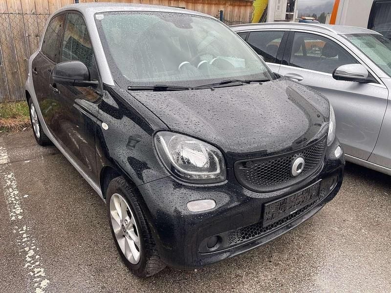 Schwarz Gebraucht 2018 Smart ForFour Pure Kleinwagen | € 7.900 - Bild 1/4