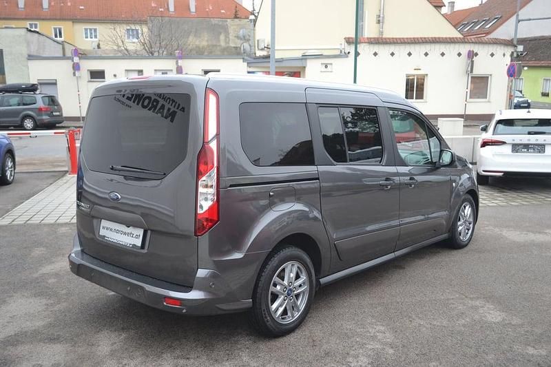 Gebraucht Ford Tourneo Titanium 121 PS (88 kW) 2022 Mittelgrau  metallic