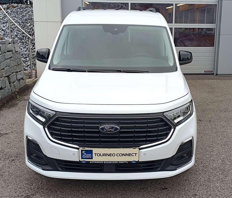 Gebraucht Ford Tourneo Titanium 116 PS (85 kW) 2025 Weiß Kombi