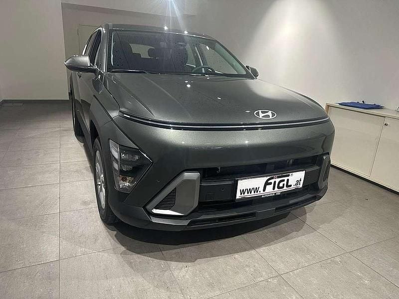 Neu Hyundai Kona 114 PS (83 kW) 2025 Grün SUV