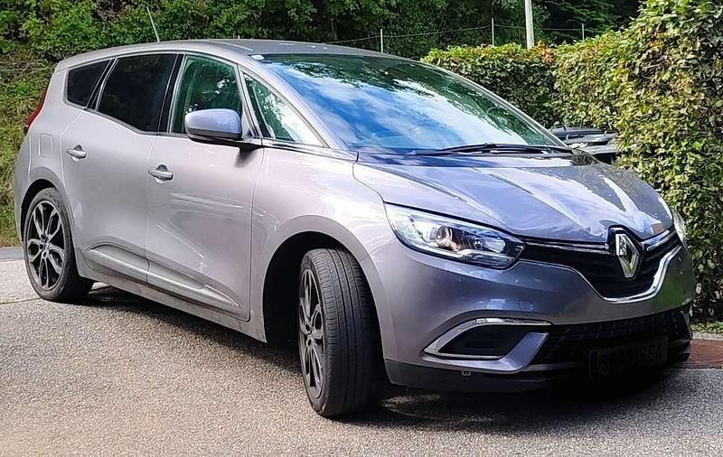 Grau Gebraucht 2021 Renault Grand Scénic IV Zen Van / Kleinbus | € 17.797 (Guter Preis) - Bild 1/4