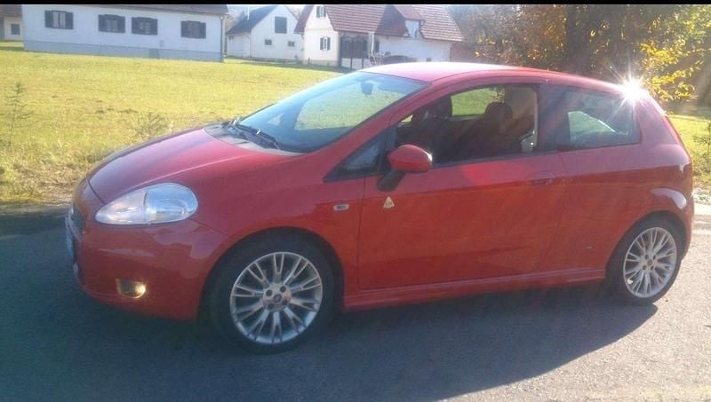 Rot Gebraucht 2007 Fiat Grande Punto Sport Kleinwagen | € 2.000 - Bild 1/4