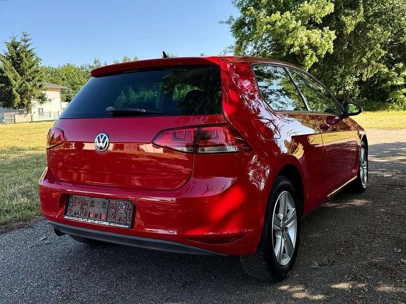 Gebraucht VW Golf VII Highline 105 PS (77 kW) 2013 Rot Limousine