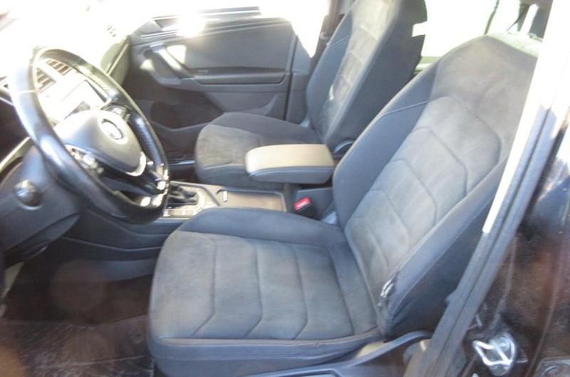 Gebraucht VW Tiguan Highline 150 PS (110 kW) 2017 Schwarz  metallicperleffektno SUV