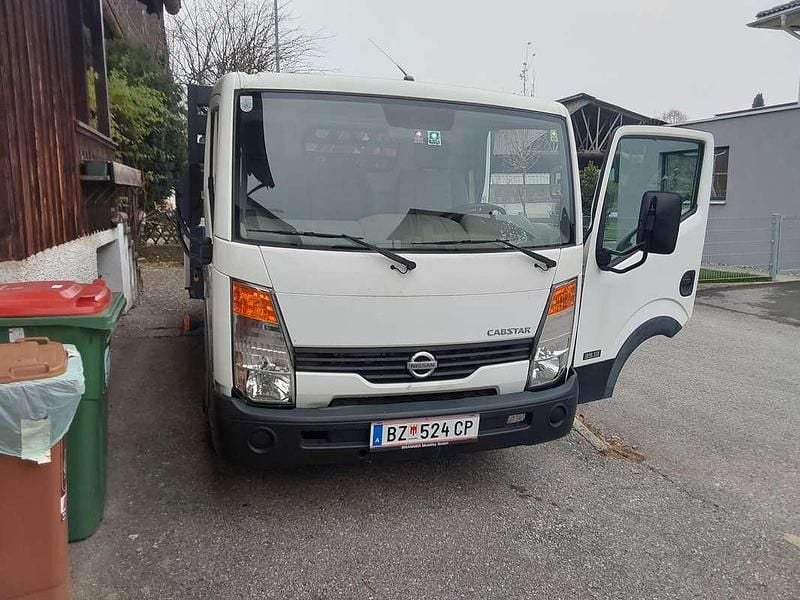 Gebraucht Nissan Cabstar 131 PS (96 kW) 2012 Weiß Abholung